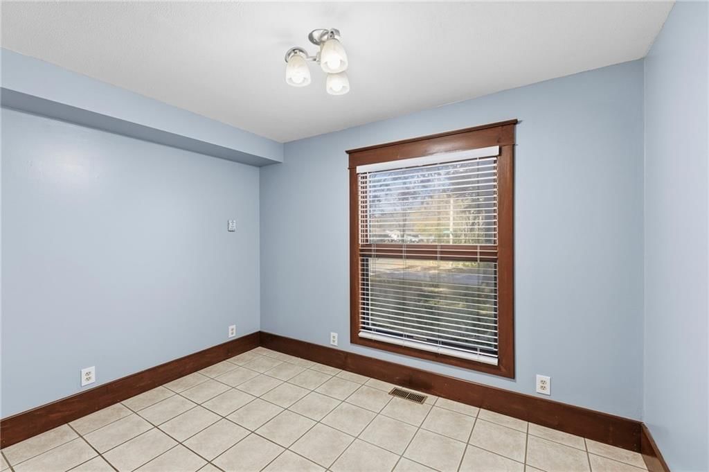 804 E 10th Street — photo 16