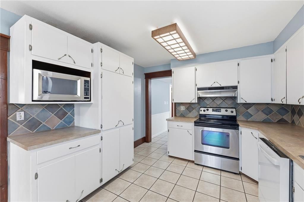 804 E 10th Street — photo 18