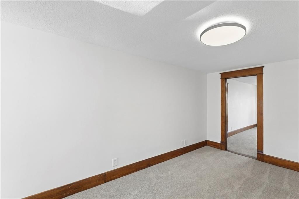 804 E 10th Street — photo 32