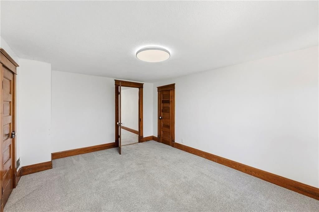 804 E 10th Street — photo 34