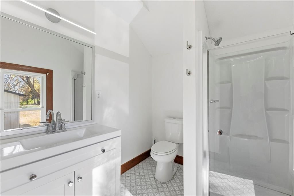 804 E 10th Street — photo 35