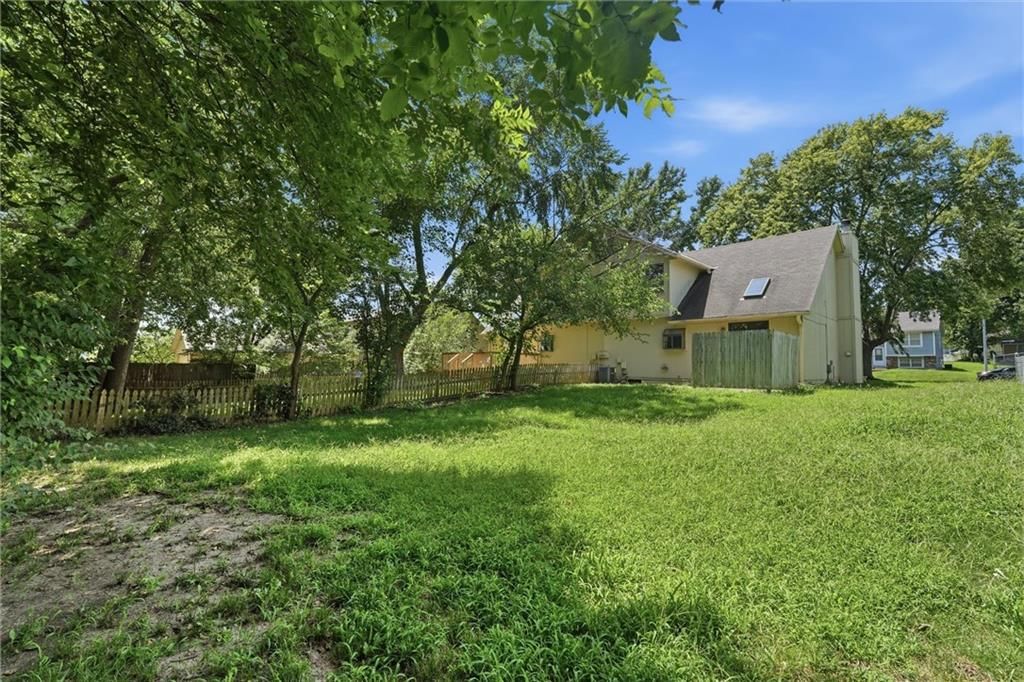 6241 Rene Street — photo 27