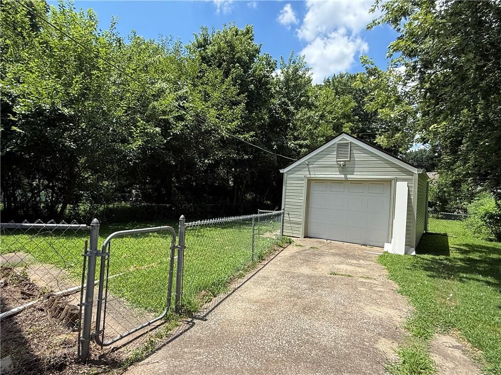 704 S Fuller Avenue — photo 17