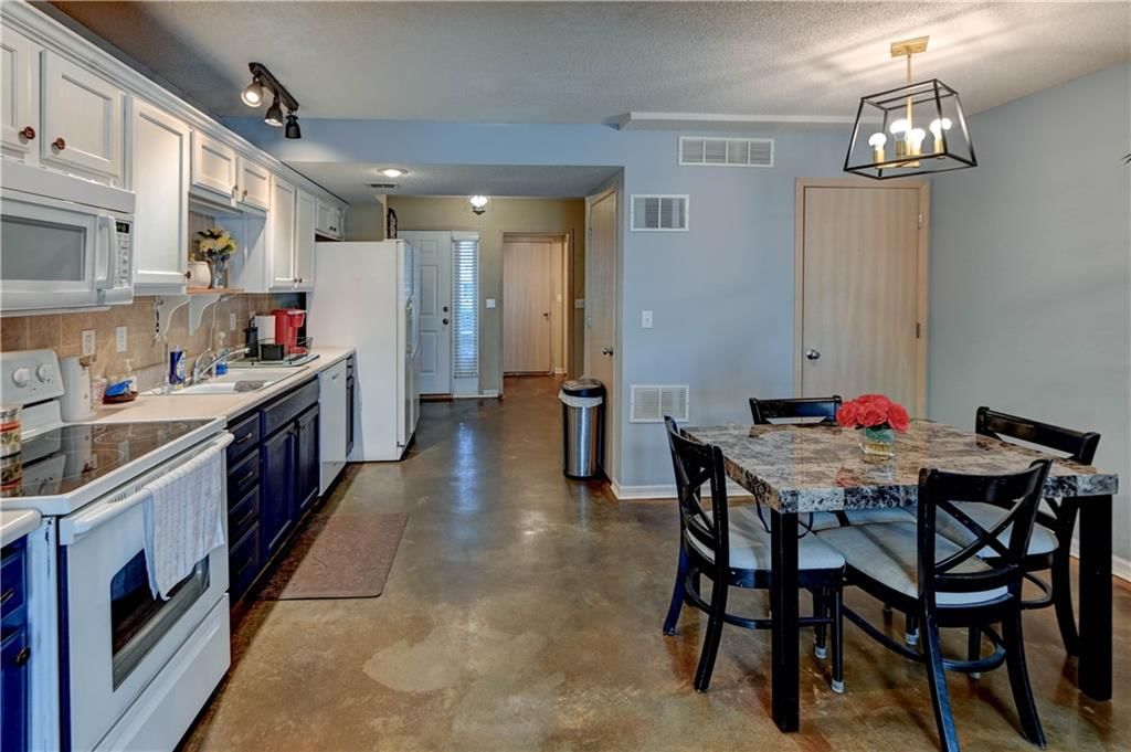 8112 N Lawn Avenue — photo 8