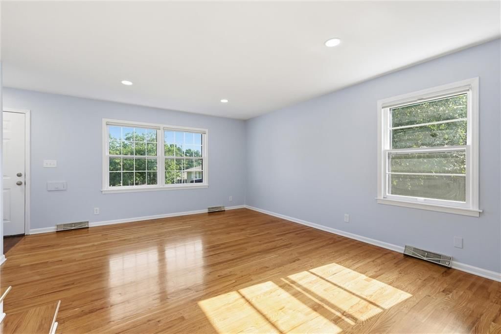 10729 Mcgee Street — photo 7
