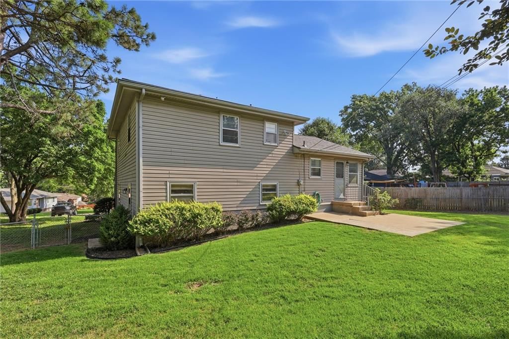 10729 Mcgee Street — photo 29