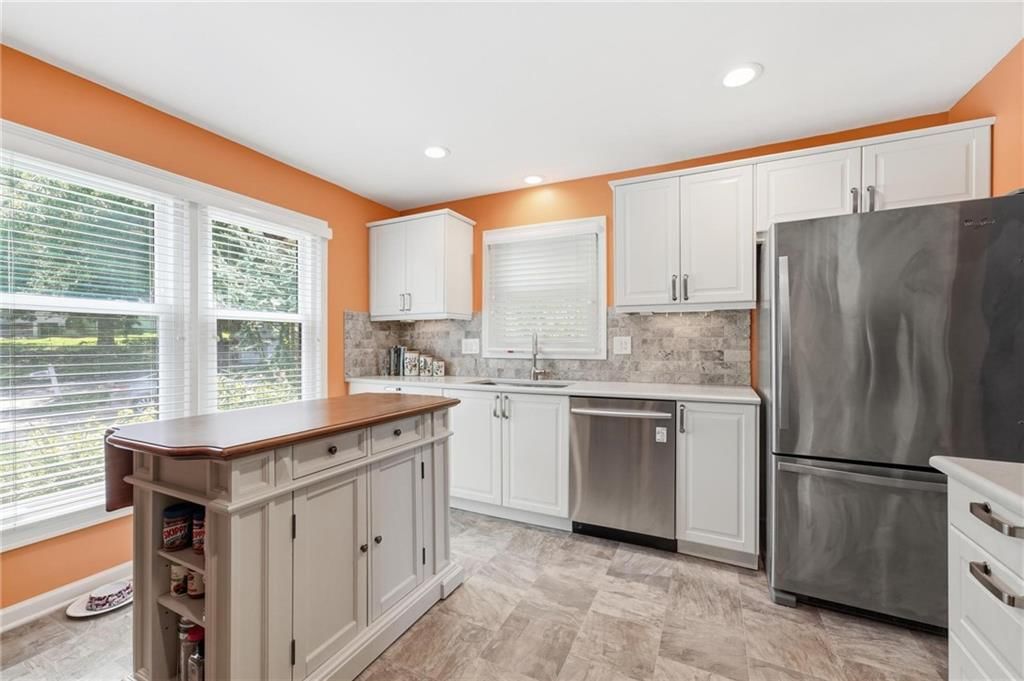 842 York Place — photo 5