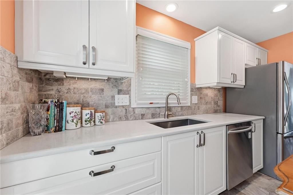 842 York Place — photo 6
