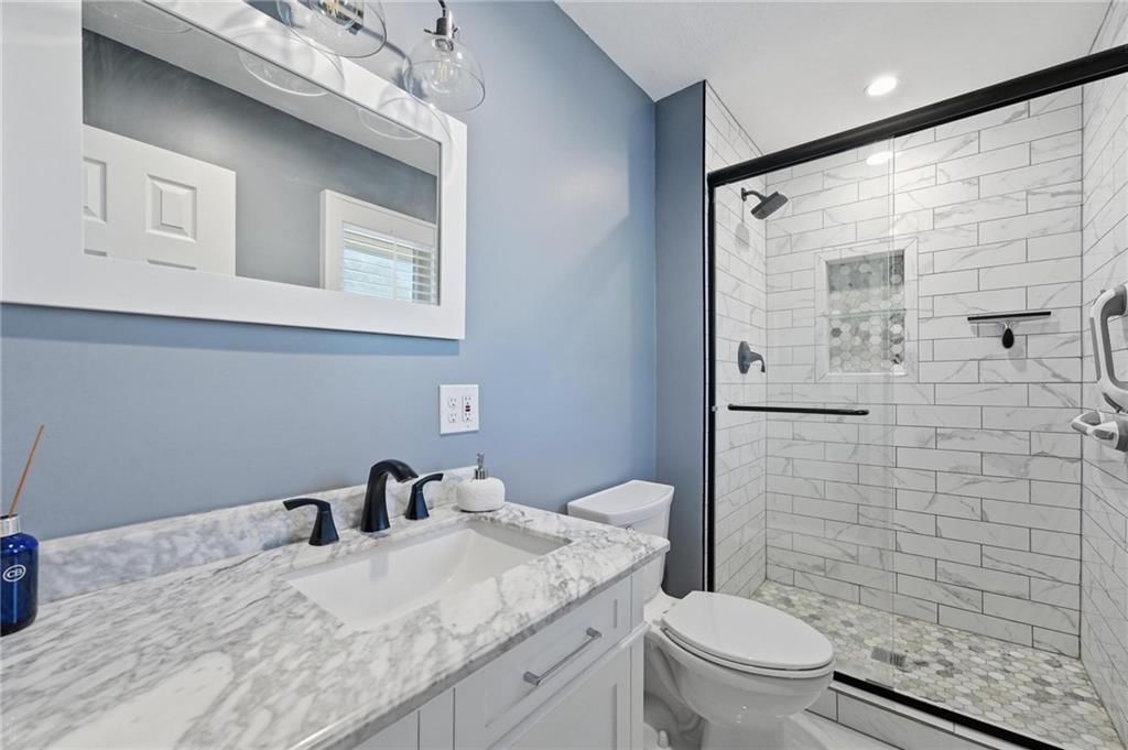 842 York Place — photo 10