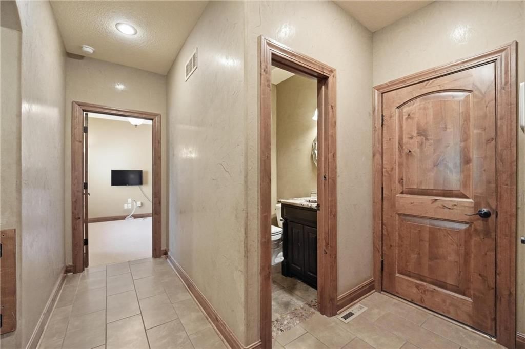 9415 N Kensington Avenue — photo 29