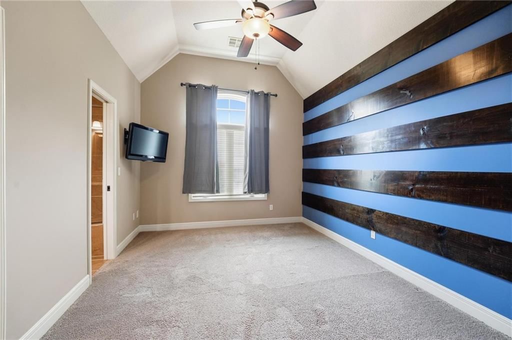 9415 N Kensington Avenue — photo 45