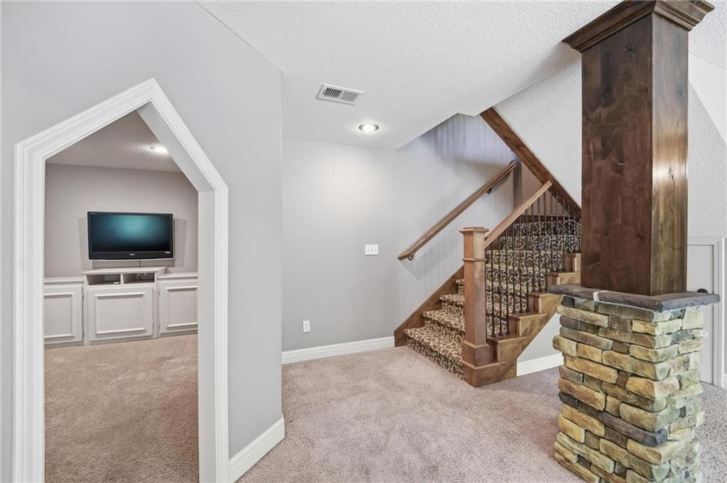 9415 N Kensington Avenue — photo 65