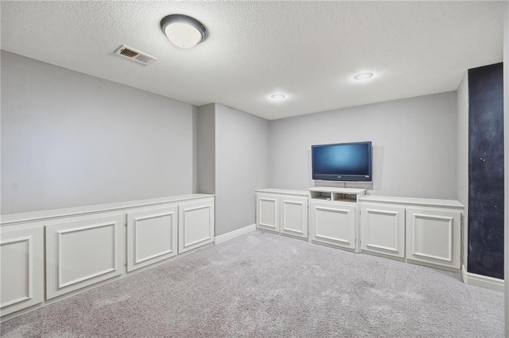 9415 N Kensington Avenue — photo 66