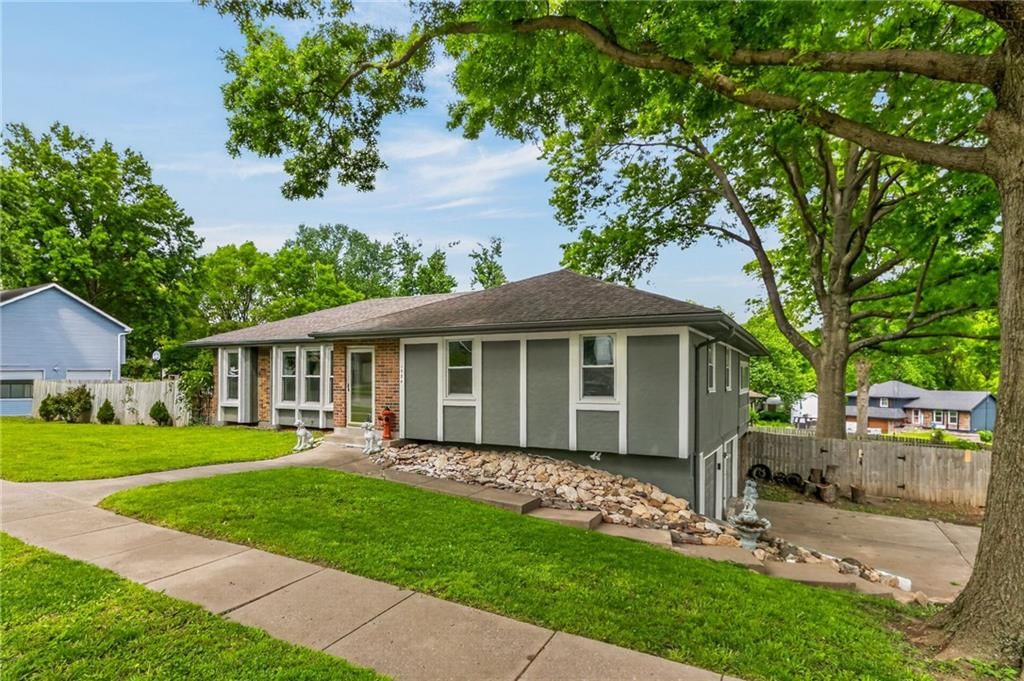 1524 Oxford Court — photo 2