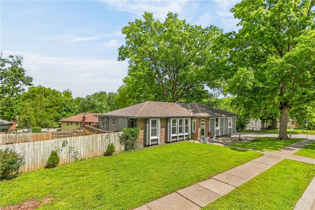 1524 Oxford Court — photo 4