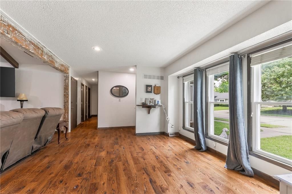 1524 Oxford Court — photo 13