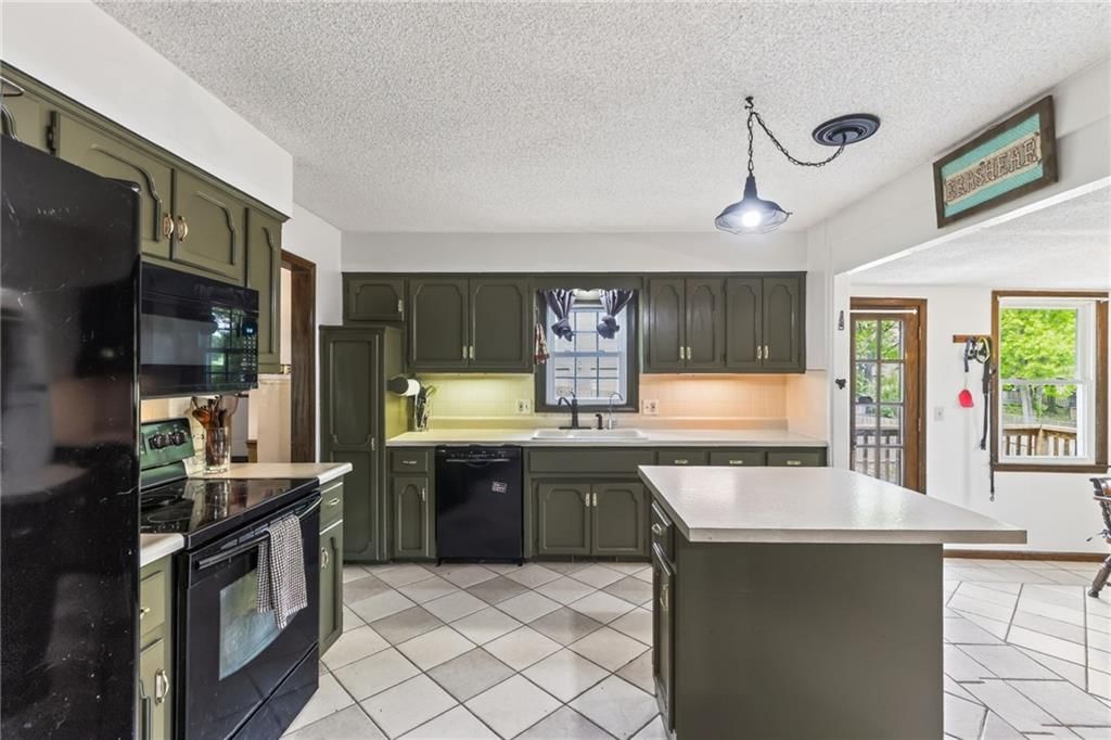 1524 Oxford Court — photo 17