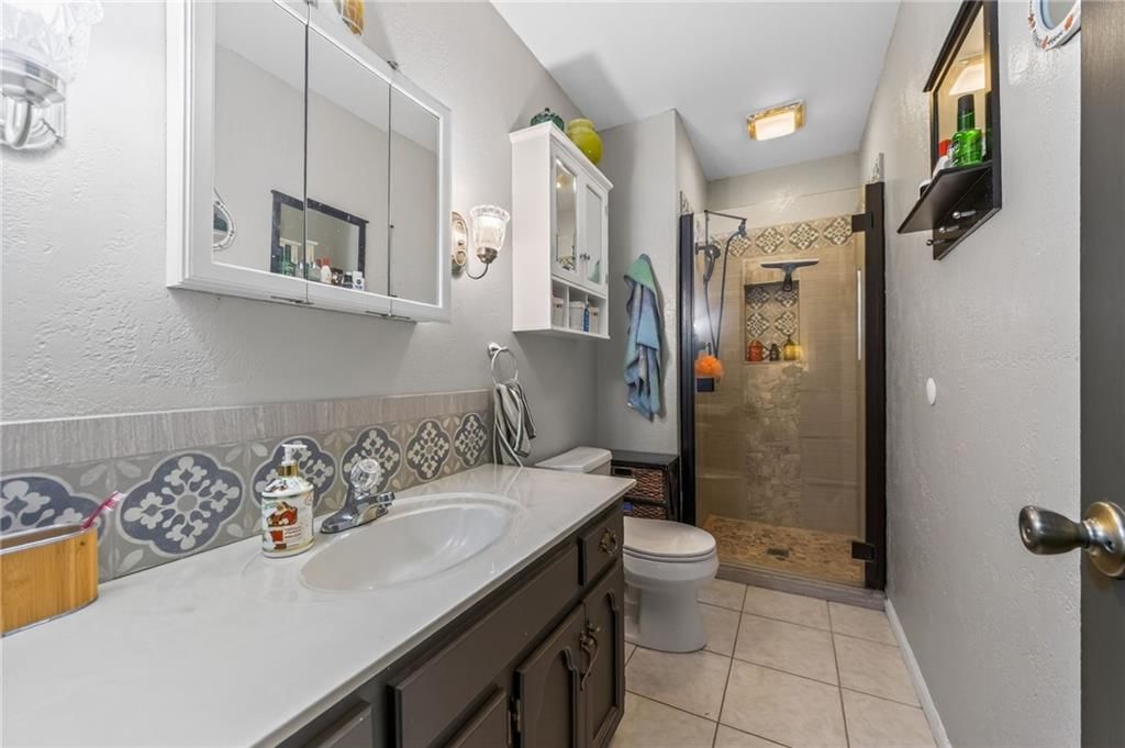 1524 Oxford Court — photo 28
