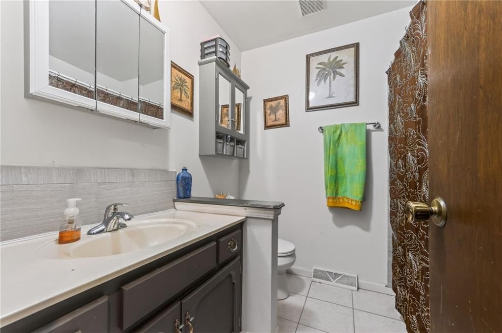 1524 Oxford Court — photo 33