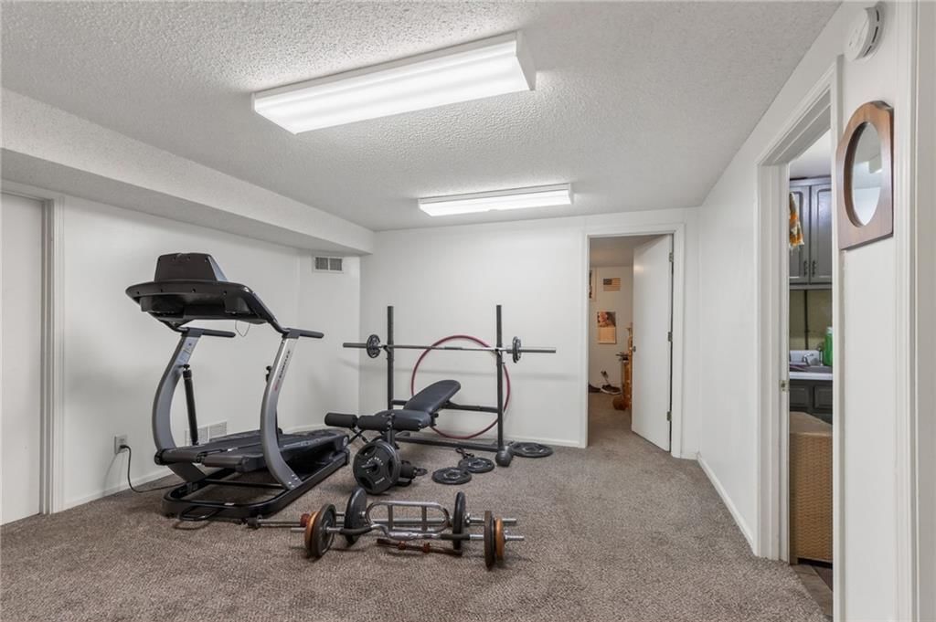 1524 Oxford Court — photo 34