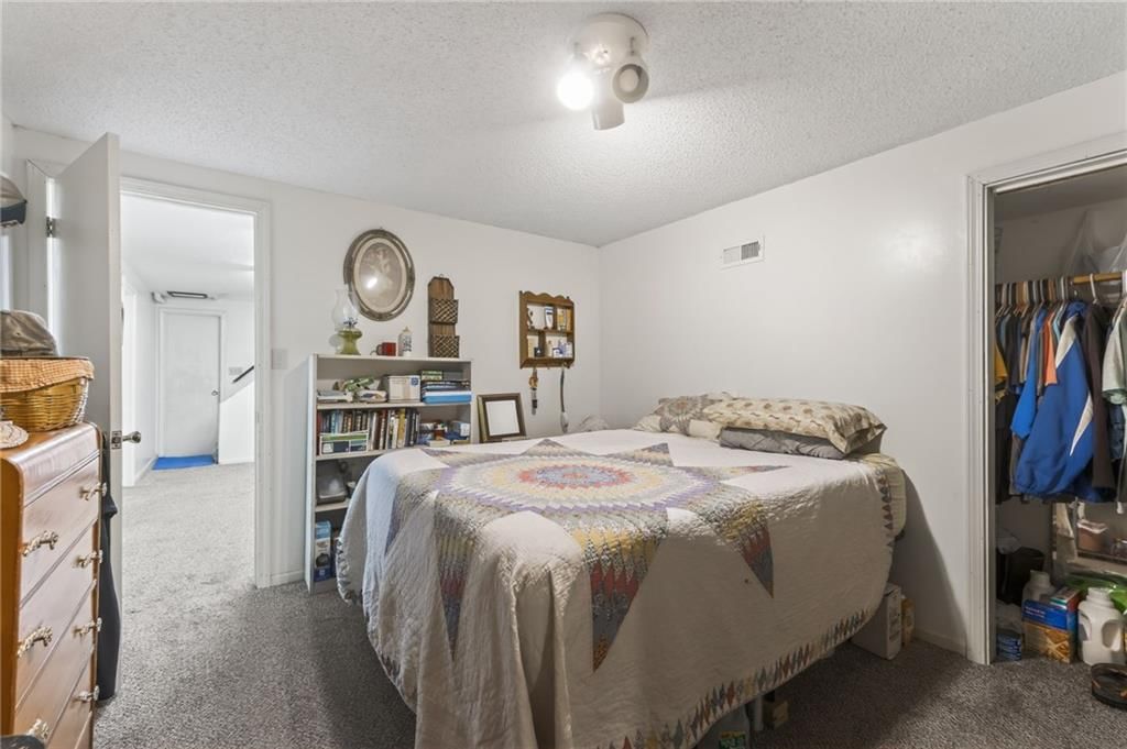 1524 Oxford Court — photo 37