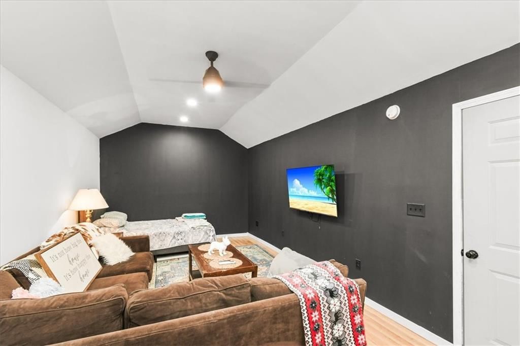 1804 N Rogers Street — photo 6