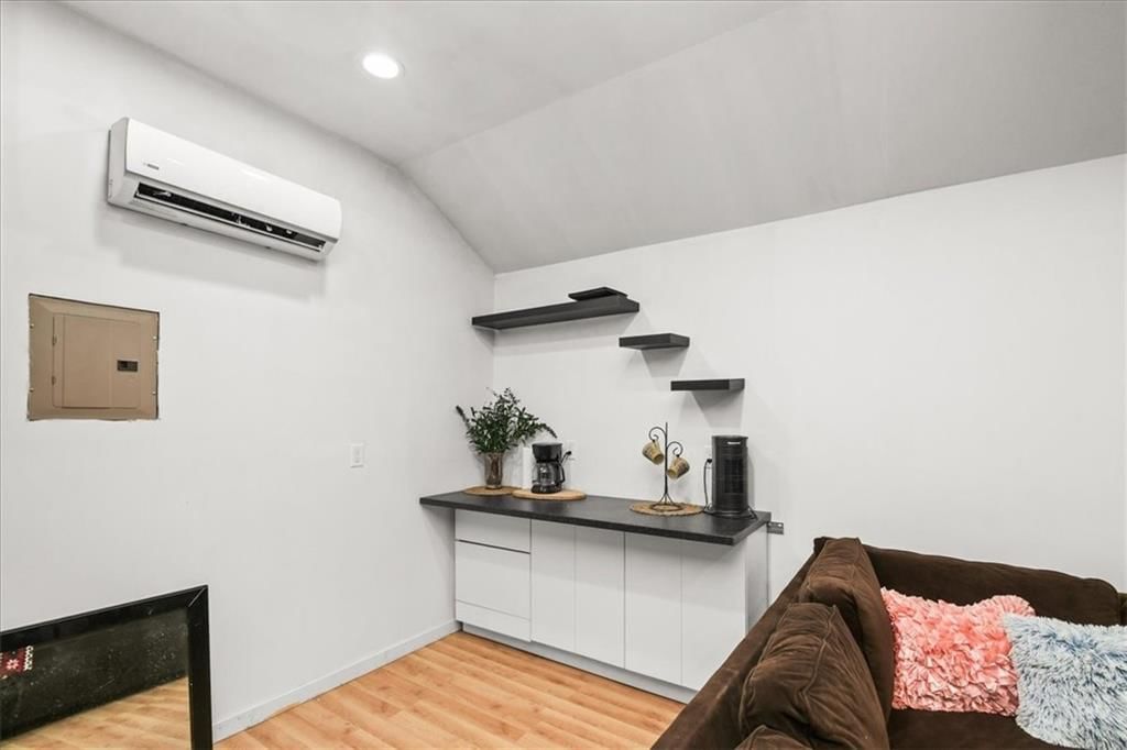 1804 N Rogers Street — photo 8
