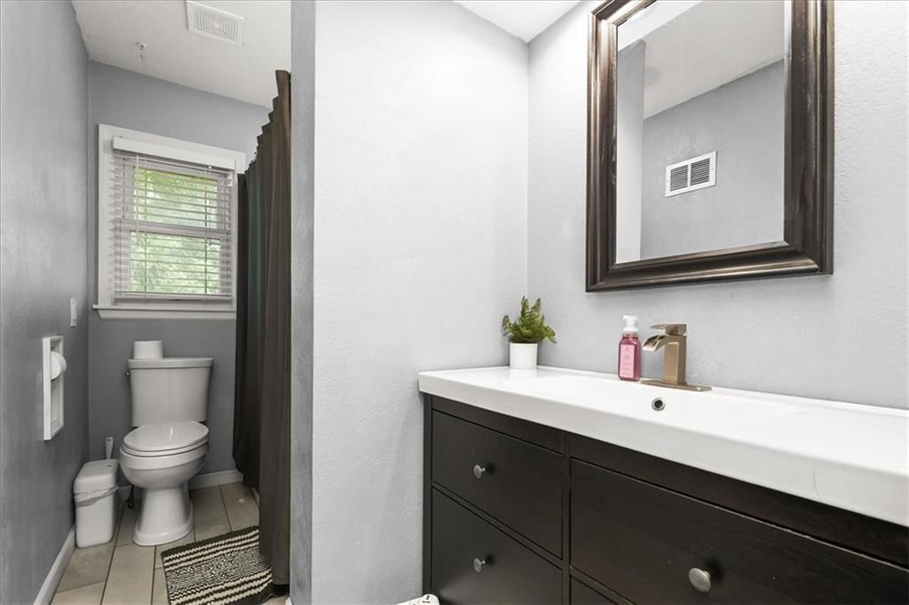 1804 N Rogers Street — photo 12