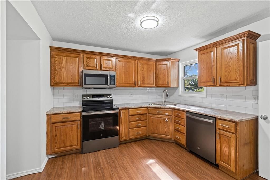 8033 NE San Rafael Drive — photo 8