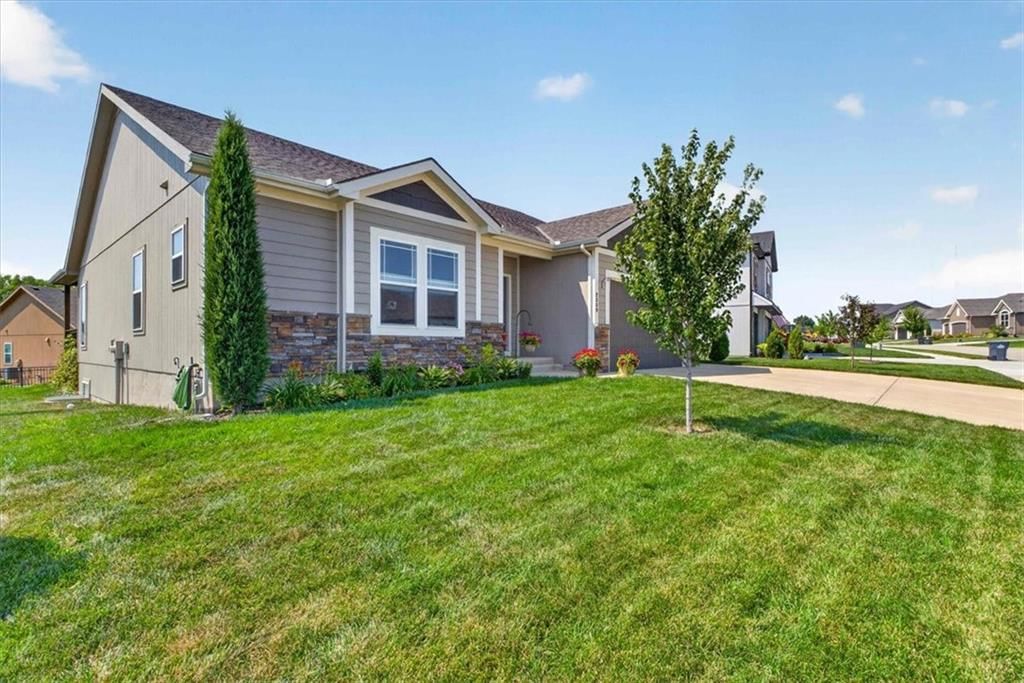 2339 NE Skopelos Court — photo 2