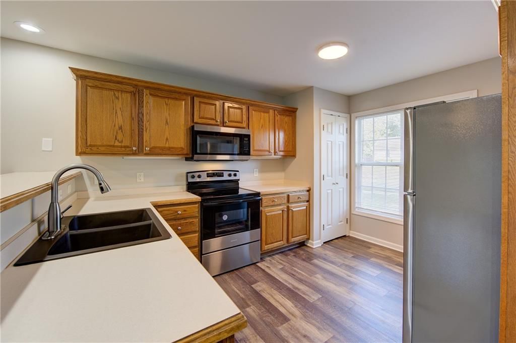 1721 Collins Drive — photo 5