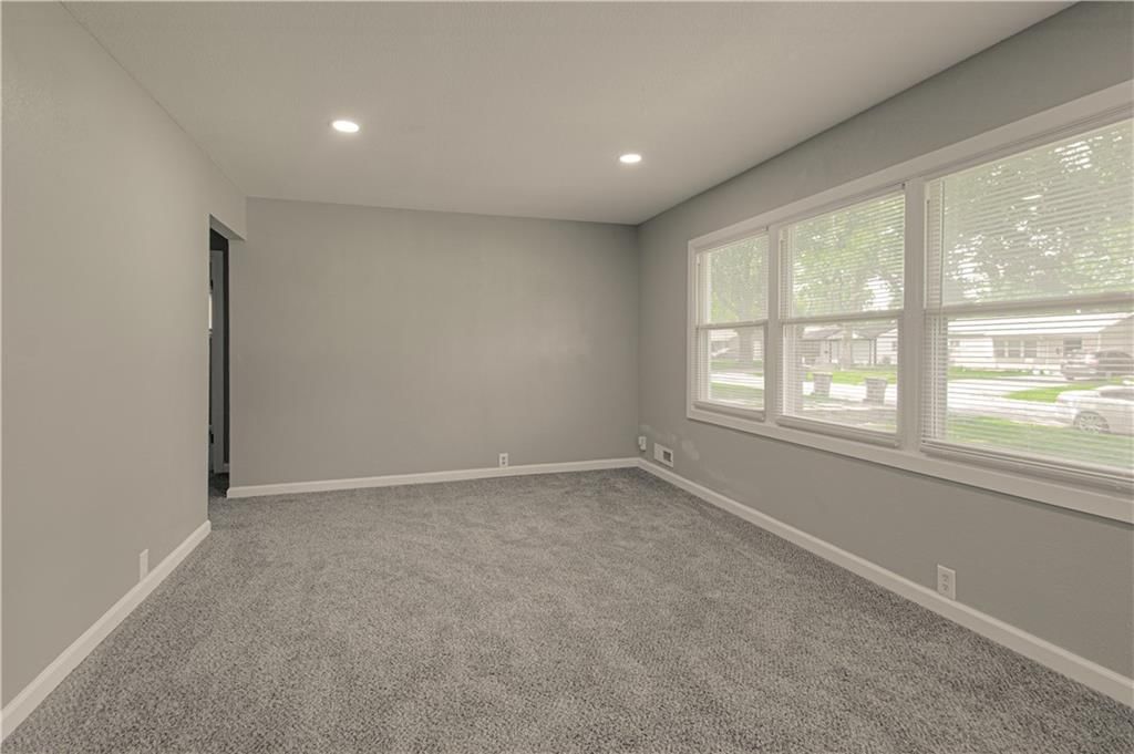 11003 Cambridge Avenue — photo 11