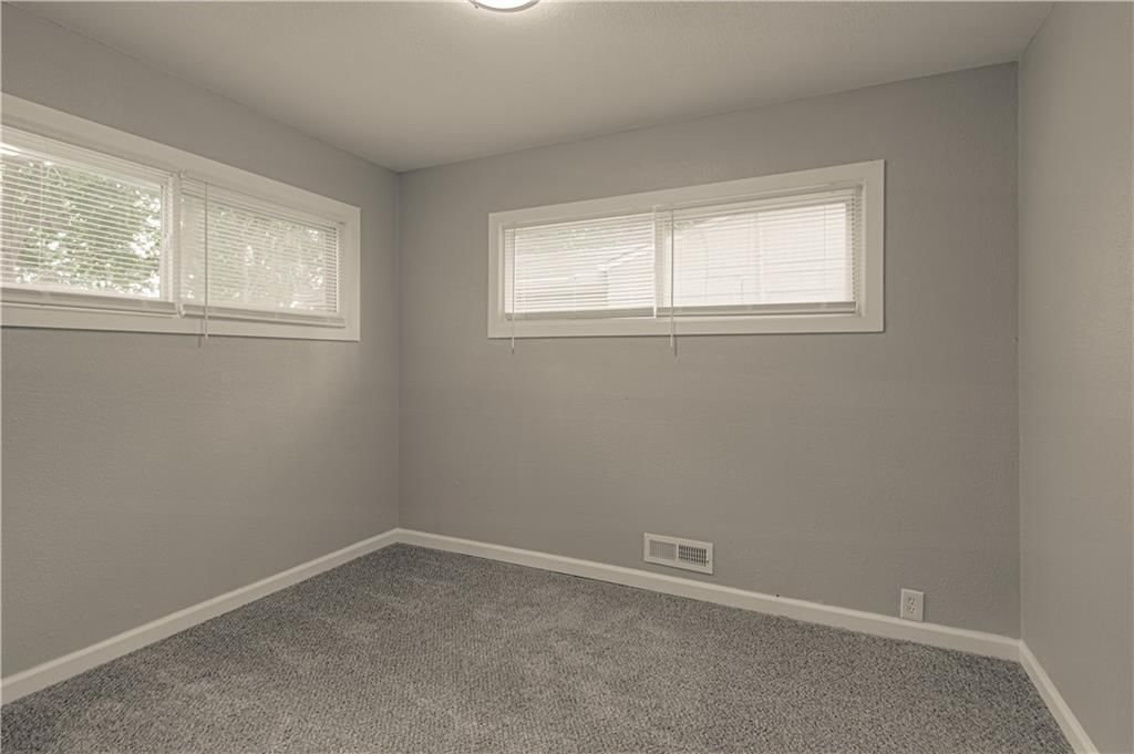 11003 Cambridge Avenue — photo 15