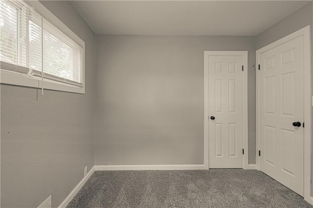 11003 Cambridge Avenue — photo 17