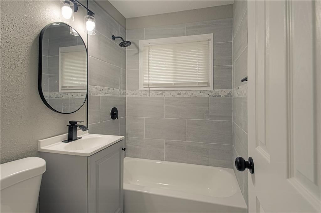 11003 Cambridge Avenue — photo 18