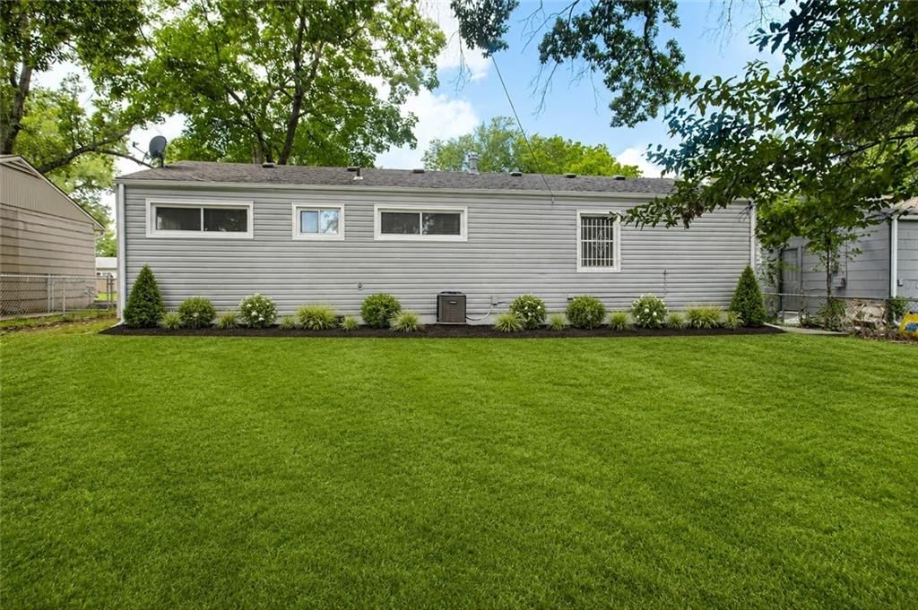 11003 Cambridge Avenue — photo 22