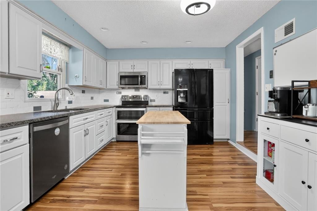 11603 W 77th Street — photo 5