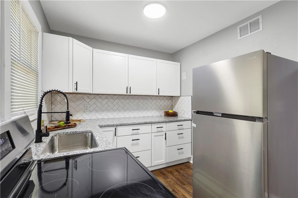 6409 N Woodland Avenue — photo 10