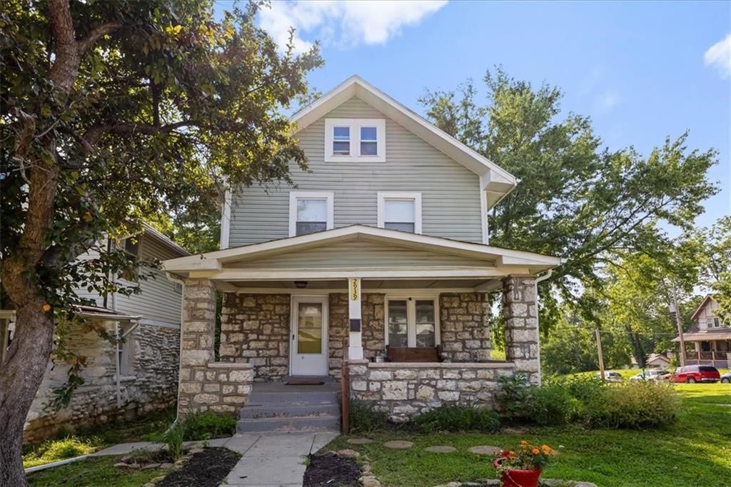 2939 WAYNE Avenue — photo 1