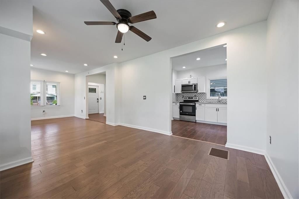 2939 WAYNE Avenue — photo 8