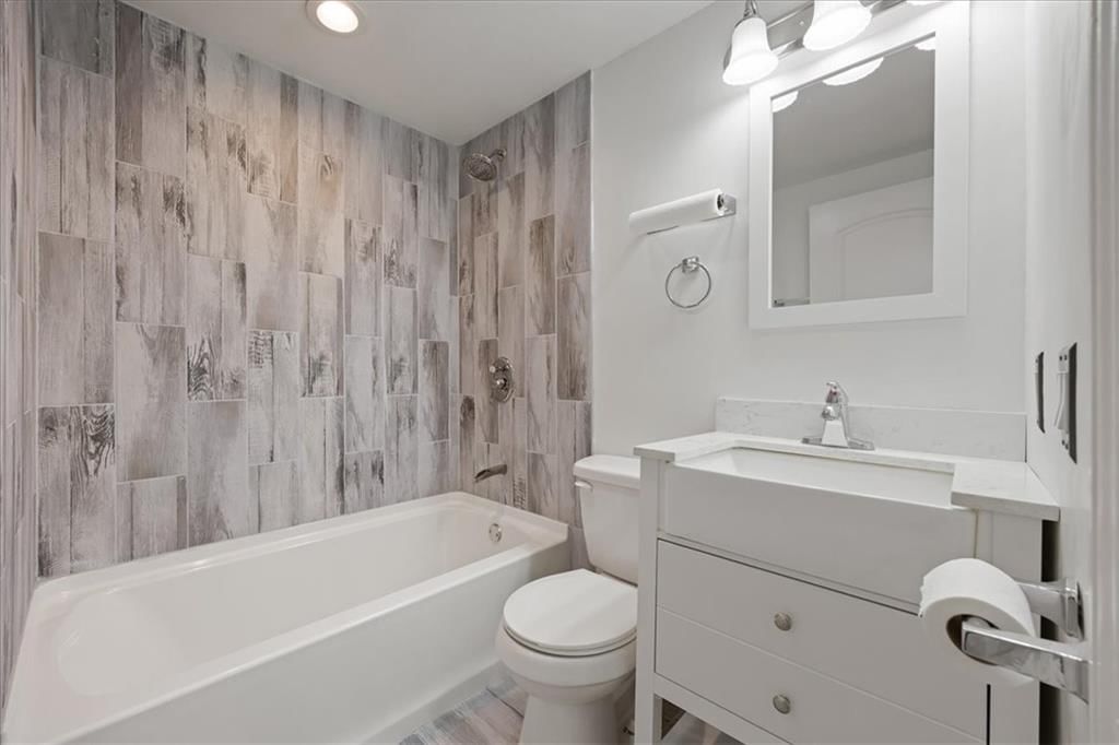 2939 WAYNE Avenue — photo 17