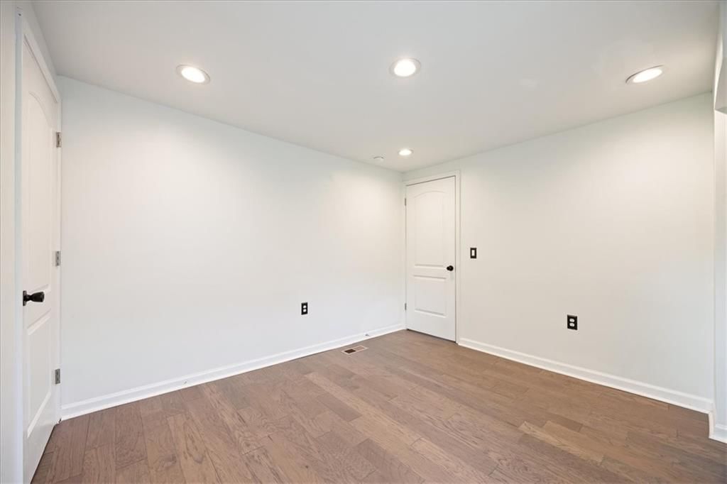 2939 WAYNE Avenue — photo 20