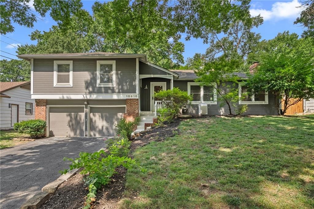 10810 Oak Street — photo 1