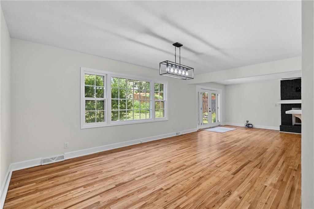 10810 Oak Street — photo 6