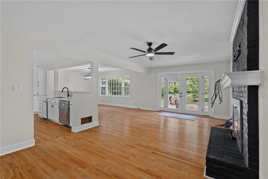 10810 Oak Street — photo 10