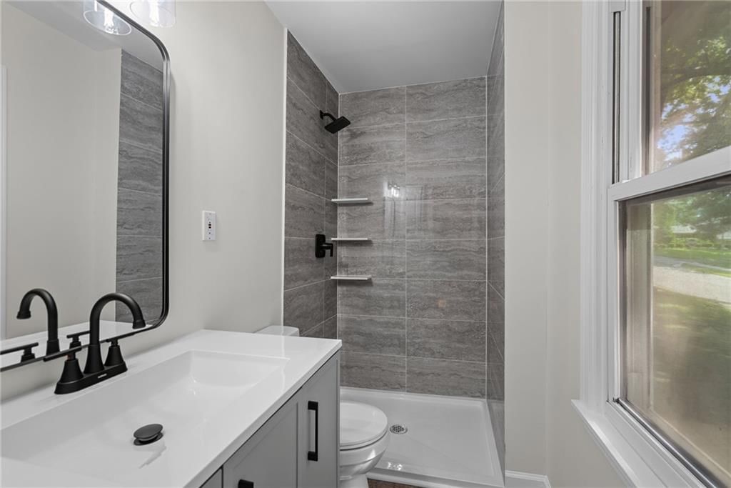 10810 Oak Street — photo 16