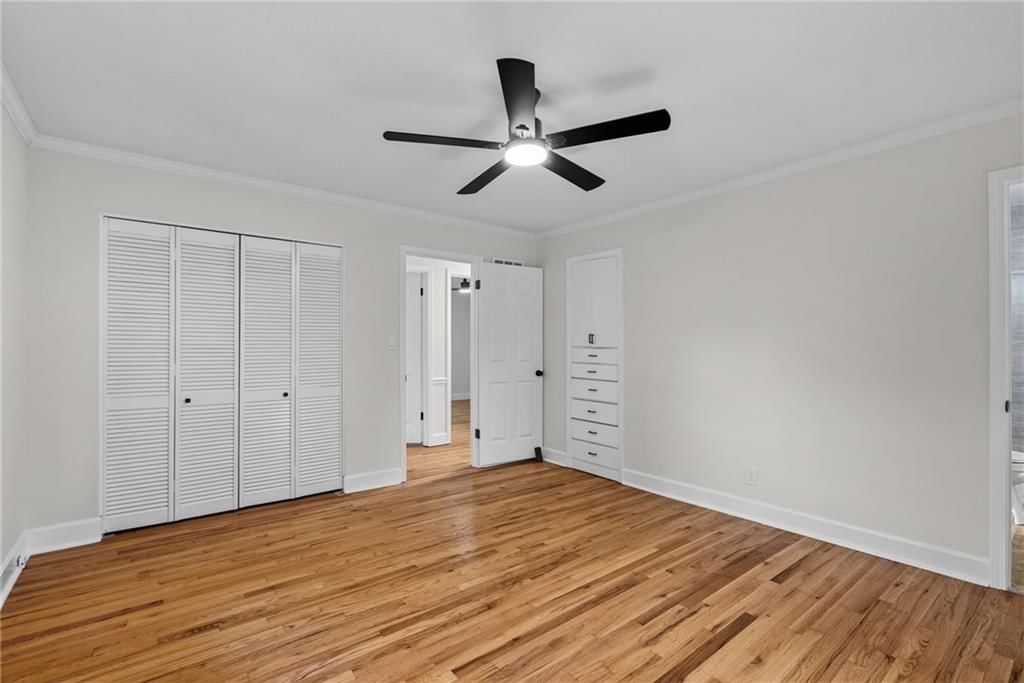 10810 Oak Street — photo 17