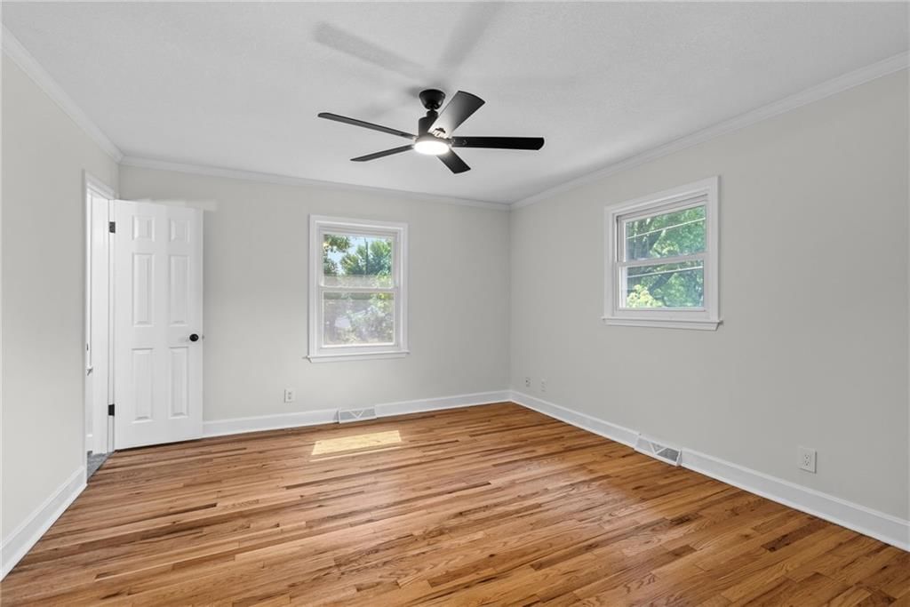 10810 Oak Street — photo 18