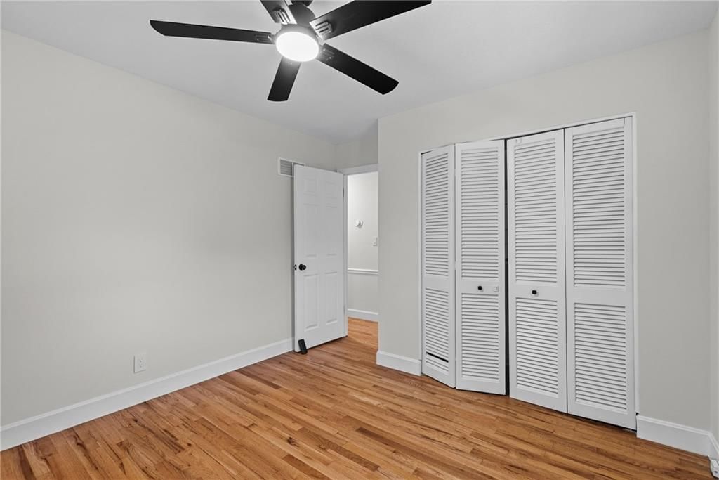 10810 Oak Street — photo 19