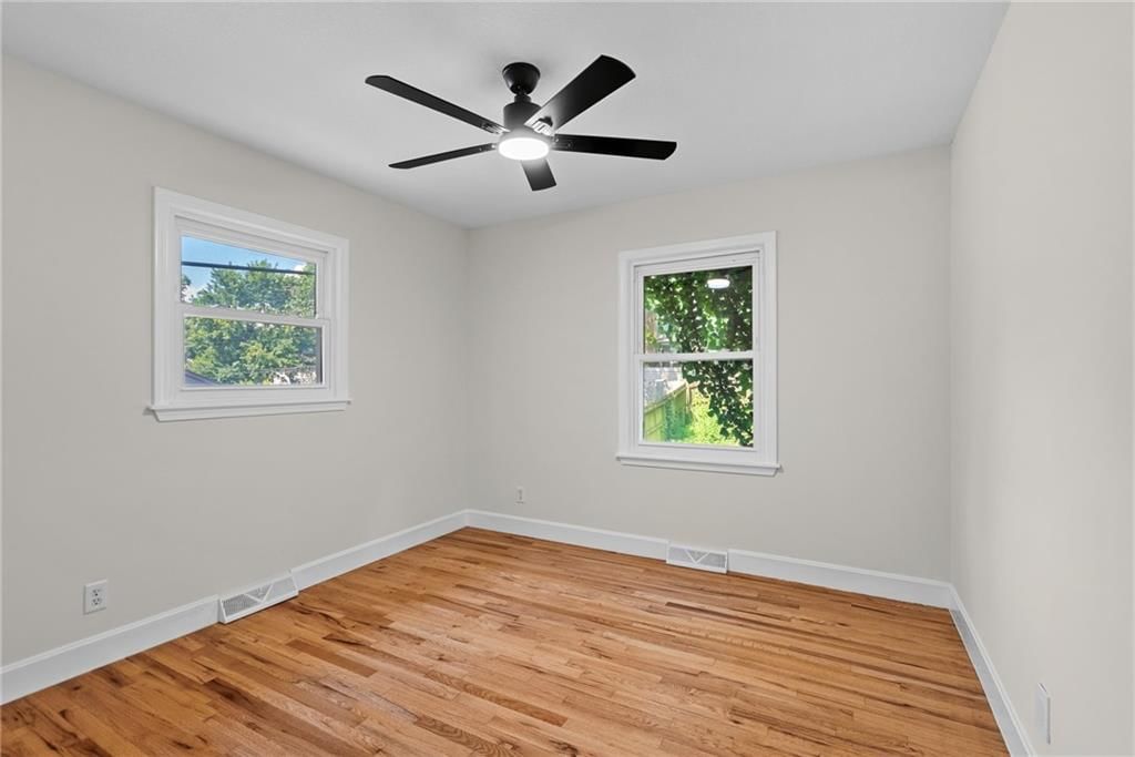 10810 Oak Street — photo 20
